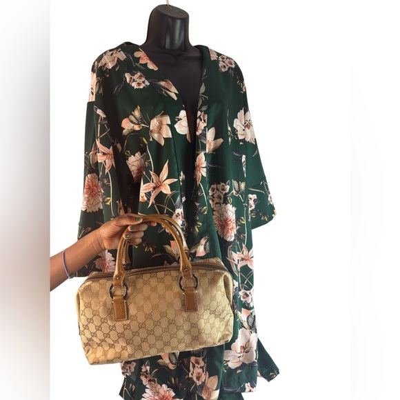 Gucci Boston Bag in Tan Signature Print w Leather Trim - Classic - EUC - Picture 13 of 14